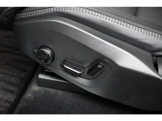 Volvo  XC90 T8 Plug-in hybrid AWD Ultimate Dark | Bowers & Wilkins | HUD | Luchtvering | Trekhaak | PDC + 360... ActivLease financial lease