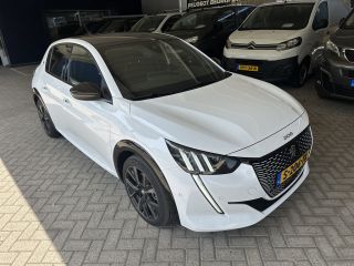 Peugeot e-208 EV GT 350 50 kWh | Achterbank in delen neerklapbaar | Achteruitrijcamera | Afwijkende dakkleur