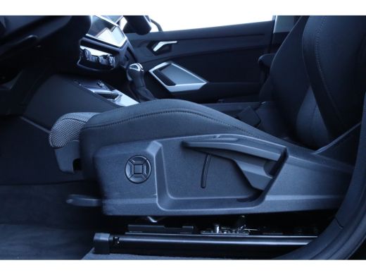 Audi Q3 35 TFSI Advanced edition ACC | Carplay | Standkachel | Virtual Cockpit | Stoelverwarming | Keyles... ActivLease financial lease