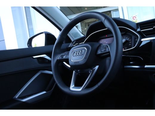 Audi Q3 35 TFSI Advanced edition ACC | Carplay | Standkachel | Virtual Cockpit | Stoelverwarming | Keyles... ActivLease financial lease