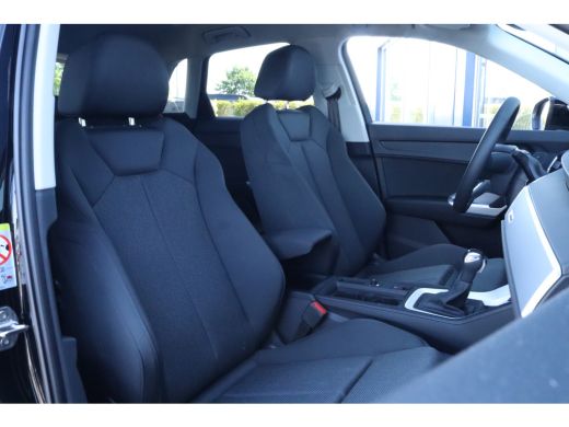 Audi Q3 35 TFSI Advanced edition ACC | Carplay | Standkachel | Virtual Cockpit | Stoelverwarming | Keyles... ActivLease financial lease