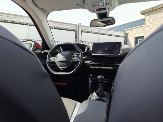 Peugeot 2008 1.2 PureTech Allure | Achterbank in delen neerklapbaar | Achteruitrijcamera | Airco (automatisch)... ActivLease financial lease