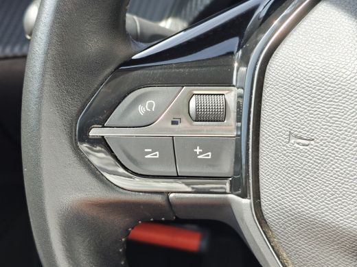 Peugeot 2008 1.2 PureTech Allure | Achterbank in delen neerklapbaar | Achteruitrijcamera | Airco (automatisch)... ActivLease financial lease