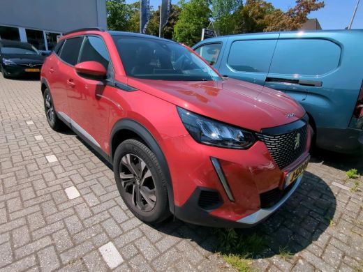 Peugeot 2008 1.2 PureTech Allure | Achterbank in delen neerklapbaar | Achteruitrijcamera | Airco (automatisch) ActivLease financial lease