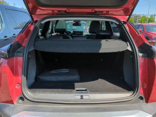 Peugeot 2008 1.2 PureTech Allure | Achterbank in delen neerklapbaar | Achteruitrijcamera | Airco (automatisch) ActivLease financial lease