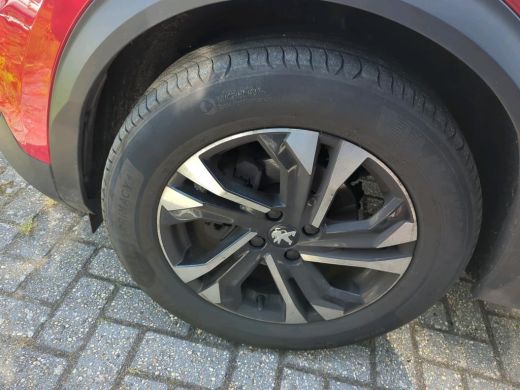 Peugeot 2008 1.2 PureTech Allure | Achterbank in delen neerklapbaar | Achteruitrijcamera | Airco (automatisch) ActivLease financial lease