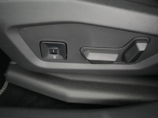 Peugeot 5008 GT | Adaptieve cruise control met Stop&Go functie | LED 3D-achterlichten | Pack Safety Plus ActivLease financial lease