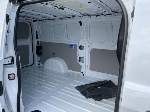 Volkswagen e-Transporter L2 64 kWh 136pk | Trekhaak | Assistentiepakket plus ActivLease financial lease