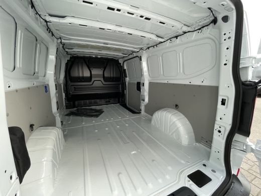 Volkswagen e-Transporter L2 64 kWh 136pk | Trekhaak | Assistentiepakket plus ActivLease financial lease