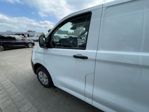 Volkswagen e-Transporter L2 64 kWh 136pk | Trekhaak | Assistentiepakket plus ActivLease financial lease