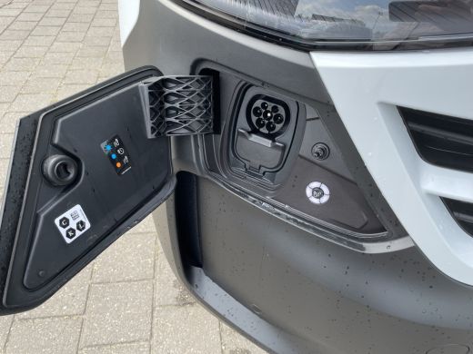 Volkswagen e-Transporter L2 64 kWh 136pk | Trekhaak | Assistentiepakket plus ActivLease financial lease