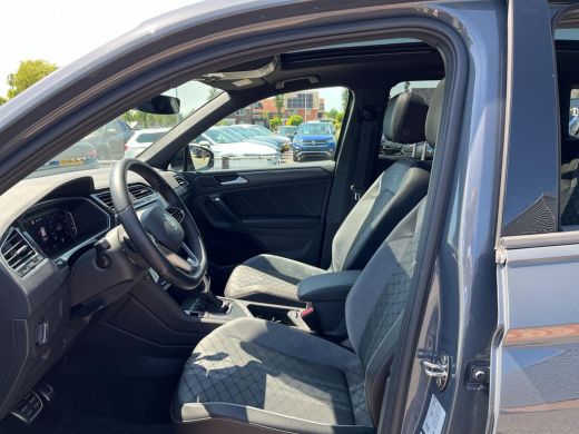 Volkswagen Tiguan 1.4 TSI eHybrid R-Line Business | PHEV | R-Line | Panoramadak | Black Style | Trekhaak | A-Camera... ActivLease financial lease