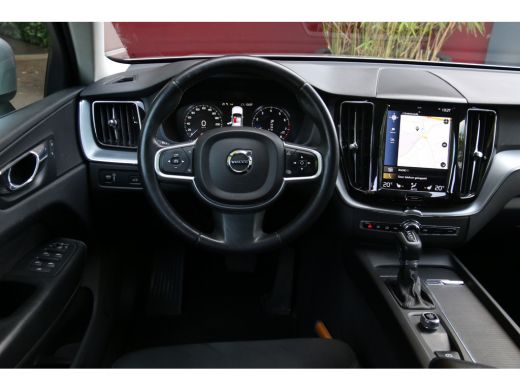 Volvo  XC60 2.0 T5 Momentum | Adaptive Cruise | Keyless | Stoelverwarming | 22" Velgen ActivLease financial lease