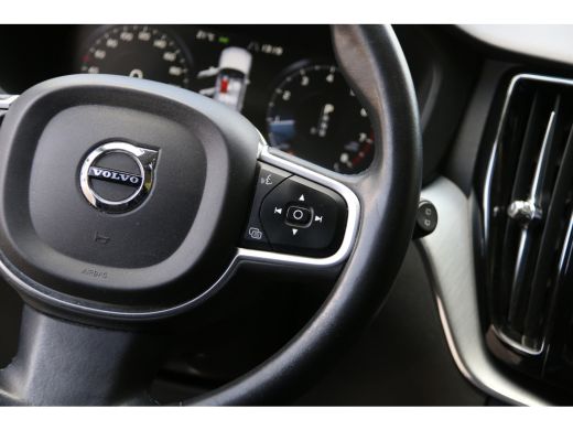 Volvo  XC60 2.0 T5 Momentum | Adaptive Cruise | Keyless | Stoelverwarming | 22" Velgen ActivLease financial lease