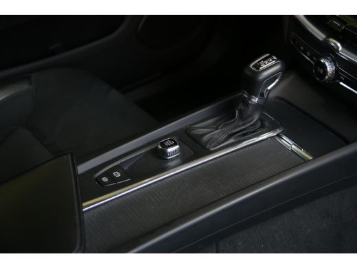 Volvo  XC60 2.0 T5 Momentum | Adaptive Cruise | Keyless | Stoelverwarming | 22" Velgen ActivLease financial lease