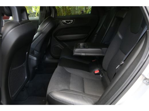 Volvo  XC60 2.0 T5 Momentum | Adaptive Cruise | Keyless | Stoelverwarming | 22" Velgen ActivLease financial lease