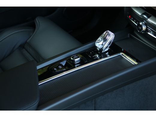 Volvo  XC60 2.0 T6 Plug-in hybrid AWD Ultra Black Edition | Full Option! | Luchtvering | Bowers&Wilkins | Mas... ActivLease financial lease