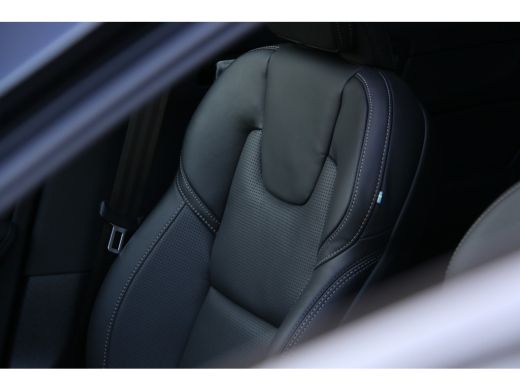 Volvo  XC60 2.0 T6 Plug-in hybrid AWD Ultra Black Edition | Full Option! | Luchtvering | Bowers&Wilkins | Mas... ActivLease financial lease