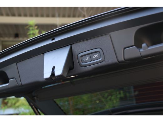 Volvo  XC60 2.0 T6 Plug-in hybrid AWD Ultra Black Edition | Full Option! | Luchtvering | Bowers&Wilkins | Mas... ActivLease financial lease