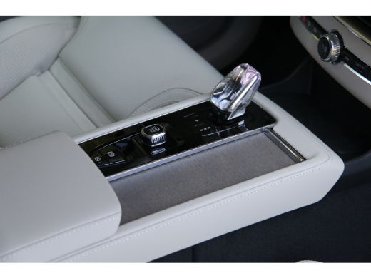 Volvo  XC90 Ultra Bright Recharge Plug-In Hybrid AWD | Panoramadak | Harman/Kardon | Massage | Stoelventilati... ActivLease financial lease