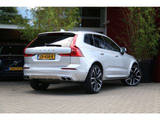 Volvo  XC60 2.0 T5 Momentum | Adaptive Cruise | Keyless | Stoelverwarming | 22" Velgen