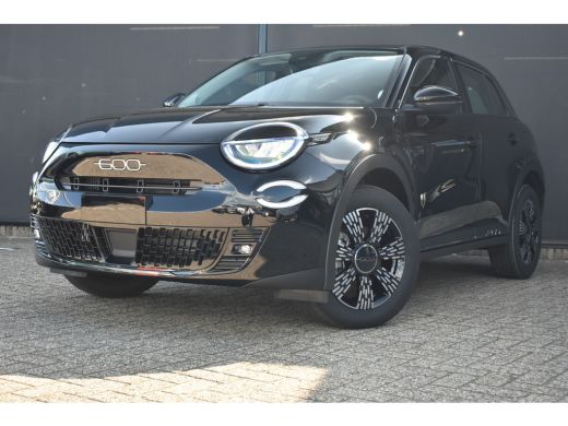 Fiat 600 1.2 Hybrid 145pk Urban Black Edition | Airconditioning handmatig | Cruise control | Elektrisch be...