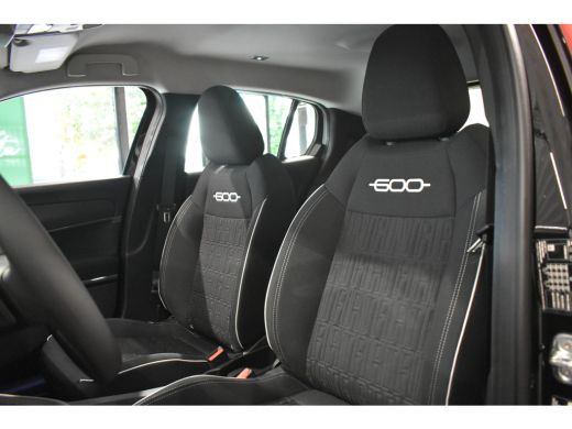 Fiat 600 1.2 Hybrid 145pk Urban Black Edition | Airconditioning handmatig | Cruise control | Elektrisch be... ActivLease financial lease