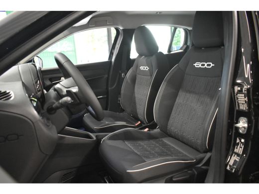 Fiat 600 1.2 Hybrid 145pk Urban Black Edition | Airconditioning handmatig | Cruise control | Elektrisch be... ActivLease financial lease