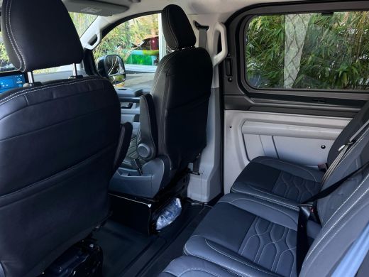 Ford Transit Custom 320 L2H1 Limited Black Platinum 233 pk PHEV Dubbel Cabine | Black PLatinum Pack | 0.99% Financial... ActivLease financial lease