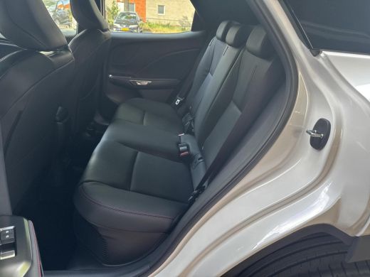 Lexus LBX Emotion 2WD | 06-10141018 Voor meer informatie ActivLease financial lease