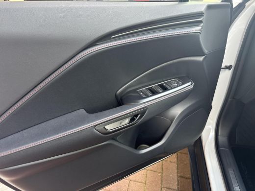 Lexus LBX Emotion 2WD | 06-10141018 Voor meer informatie ActivLease financial lease
