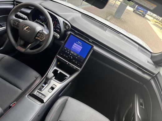 Lexus LBX Emotion 2WD | 06-10141018 Voor meer informatie ActivLease financial lease