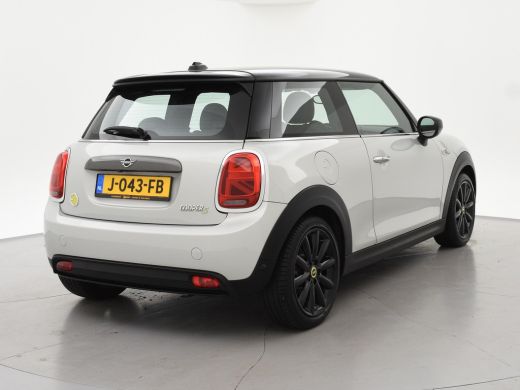 Mini Electric CHARGED 33 kWh + HEAD-UP | LED | HARMAN/KARDON | CAMERA | SPORTSTOELEN | APPLE CARPLAY | NAVIGATIE ActivLease financial lease