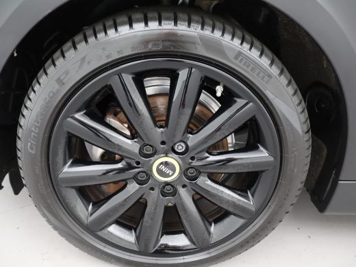 Mini Electric CHARGED 33 kWh + HEAD-UP | LED | HARMAN/KARDON | CAMERA | SPORTSTOELEN | APPLE CARPLAY | NAVIGATIE ActivLease financial lease