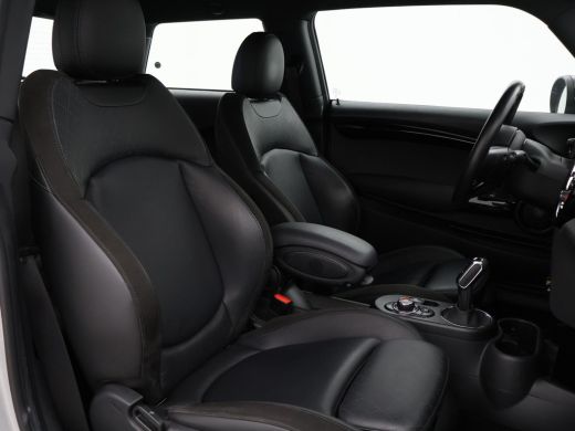 Mini Electric CHARGED 33 kWh + HEAD-UP | LED | HARMAN/KARDON | CAMERA | SPORTSTOELEN | APPLE CARPLAY | NAVIGATIE ActivLease financial lease