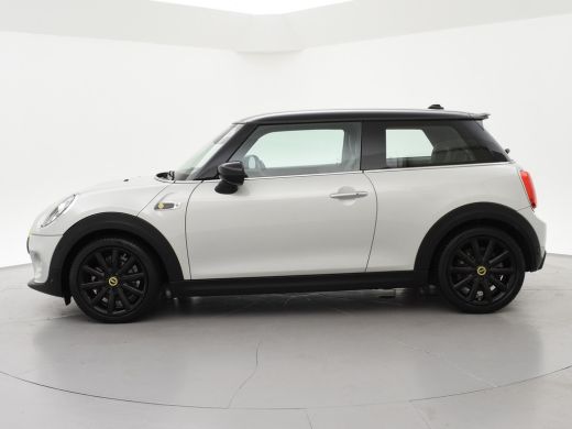 Mini Electric CHARGED 33 kWh + HEAD-UP | LED | HARMAN/KARDON | CAMERA | SPORTSTOELEN | APPLE CARPLAY | NAVIGATIE ActivLease financial lease