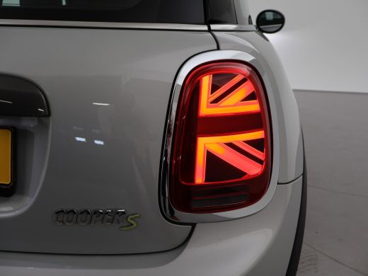 Mini Electric CHARGED 33 kWh + HEAD-UP | LED | HARMAN/KARDON | CAMERA | SPORTSTOELEN | APPLE CARPLAY | NAVIGATIE ActivLease financial lease