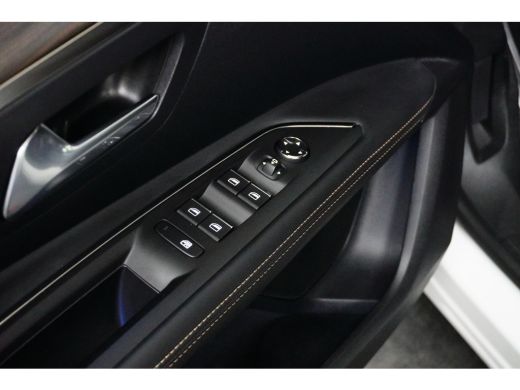 Peugeot 3008 1.6 HYRBRID 225PK GT BLACK PACK AUTOMAAT / NAVI / LEDER / CLIMA / PDC / 19" LMV / CAMERA V+A / AG... ActivLease financial lease