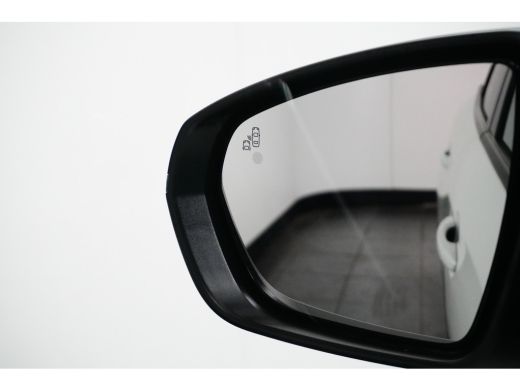 Peugeot 3008 1.6 HYRBRID 225PK GT BLACK PACK AUTOMAAT / NAVI / LEDER / CLIMA / PDC / 19" LMV / CAMERA V+A / AG... ActivLease financial lease