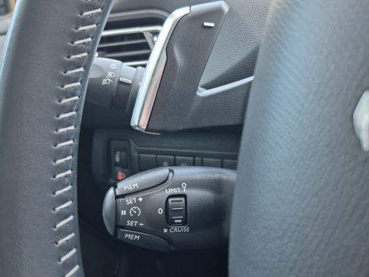 Peugeot 308 1.2 PureTech Blue Lease Premium AUTOMAAT | Panoramadak | Achteruitrijcamera | Airco (automatisch)... ActivLease financial lease