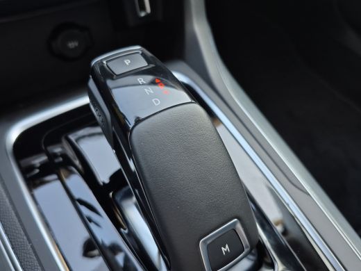 Peugeot 308 1.2 PureTech Blue Lease Premium AUTOMAAT | Panoramadak | Achteruitrijcamera | Airco (automatisch)... ActivLease financial lease