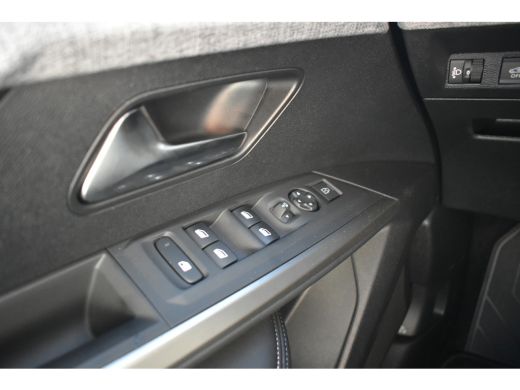 Peugeot 5008 1.2 Hybrid 136 Allure 7p. Automaat DEMO-DEAL! | 360 Camera | Drive Assist Pack | Panoramic Naviga... ActivLease financial lease