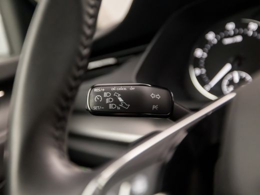 Skoda Octavia 1.0 e-TSI Sport Automaat (APPLE CARPLAY, GROOT NAVI, CAMERA, GETINT GLAS, SPORTSTOELEN, STOELVERW... ActivLease financial lease
