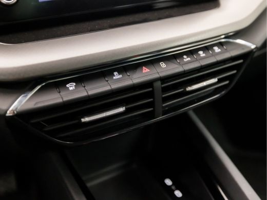 Skoda Octavia 1.0 e-TSI Sport Automaat (APPLE CARPLAY, GROOT NAVI, CAMERA, GETINT GLAS, SPORTSTOELEN, STOELVERW... ActivLease financial lease