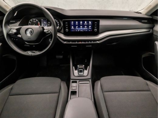 Skoda Octavia 1.0 e-TSI Sport Automaat (APPLE CARPLAY, GROOT NAVI, CAMERA, GETINT GLAS, SPORTSTOELEN, STOELVERW... ActivLease financial lease