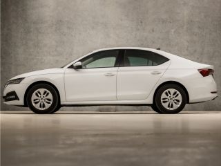 Skoda Octavia 1.0 e-TSI Sport Automaat (APPLE CARPLAY, GROOT NAVI, CAMERA, GETINT GLAS, SPORTSTOELEN, STOELVERW...