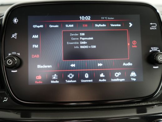 Fiat 500C 1.0 Hybrid Dolcevita | Achterbank in delen neerklapbaar | Airco (automatisch) | Audio installatie ActivLease financial lease