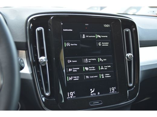 Volvo  XC40 1.5 T2 Business Pro | 19'' | HarmanKardon | Voorruitverw. | Intellisafe! ActivLease financial lease
