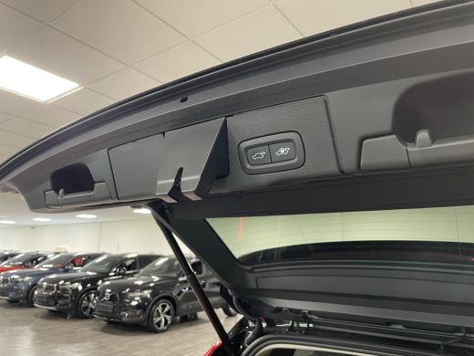Volvo  XC60 T8 AWD Recharge Ultimate Dark | Luchtvering | 455pk | Trekhaak | 360° Camera | Head-Up Display | ... ActivLease financial lease