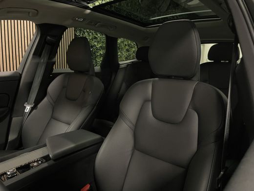 Volvo  XC60 T8 AWD Recharge Ultimate Dark | Luchtvering | 455pk | Trekhaak | 360° Camera | Head-Up Display | ... ActivLease financial lease